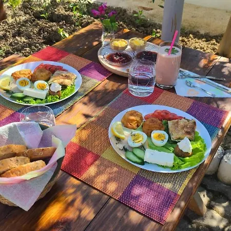 Elvish Garden Boutique לינה וארוחת בוקר 4*