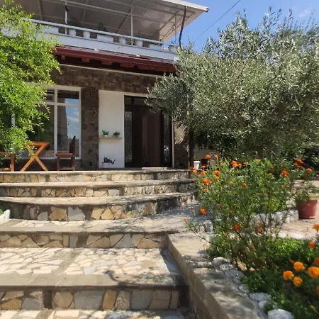 לינה וארוחת בוקר Elvish Garden Boutique