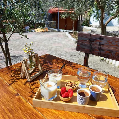 Elvish Garden Boutique לינה וארוחת בוקר בראט