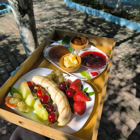 Elvish Garden Boutique לינה וארוחת בוקר 4*