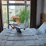Bed & Breakfast Elvish Garden Boutique