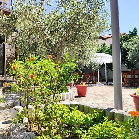 Elvish Garden Boutique 3* Berat
